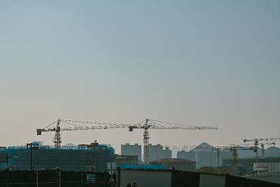 城市在建设中生长，而我们在生活里成长。 每一座高楼都是梦想的见证，每一台吊塔都是希望的标记