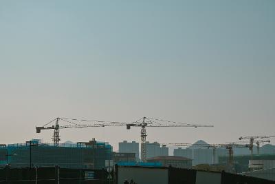 城市在建设中生长，而我们在生活里成长。 每一座高楼都是梦想的见证，每一台吊塔都是希望的标记